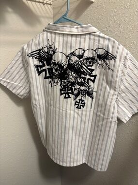 Men's White Striped Short-Sleeve Button-Down Shirt with Black Skull Graphic
